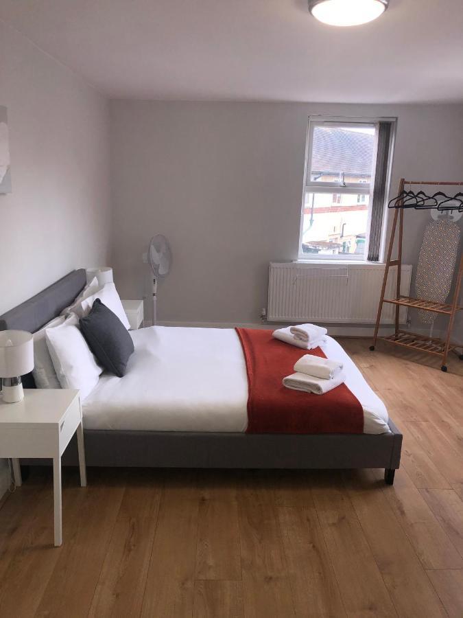 2 Bedroom Large First Floor Apartment With Free Parking Loughborough Eksteriør billede